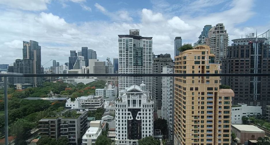 For rent 2 bedrooms condo in Pathum Wan, Bangkok