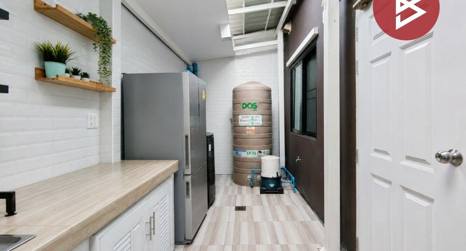 À vendre 4 chambres maison de ville à Bang Phli, Samut Prakan