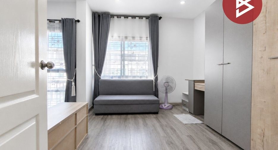 À vendre 4 chambres maison de ville à Bang Phli, Samut Prakan