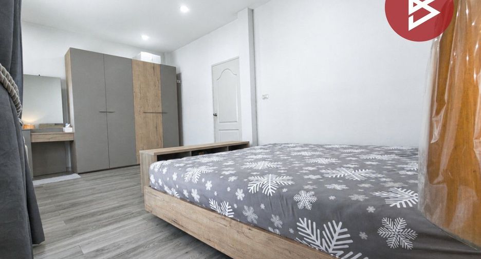À vendre 4 chambres maison de ville à Bang Phli, Samut Prakan