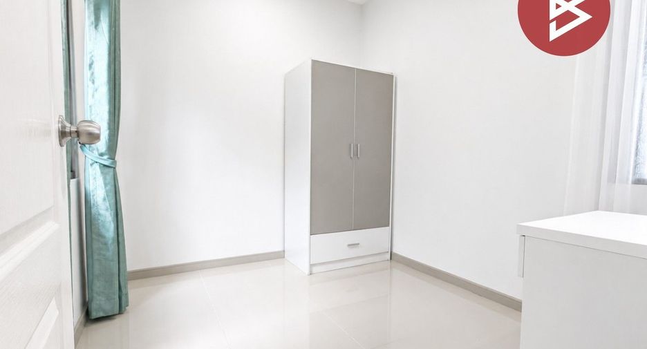 À vendre 4 chambres maison de ville à Bang Phli, Samut Prakan