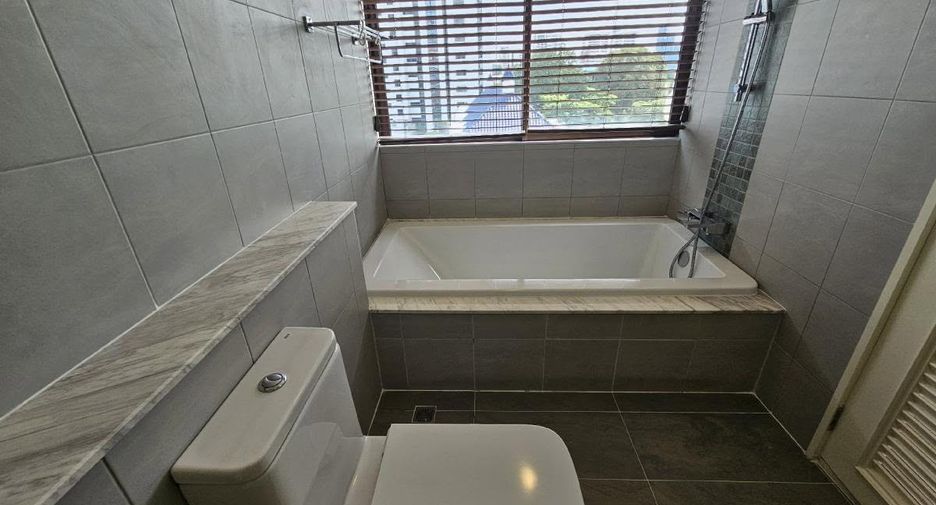 For rent 3 ベッドルーム condo in Watthana, Bangkok