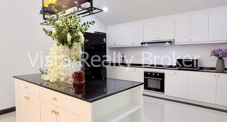 For sale 4 bedrooms house in Bang Lamung, Chonburi