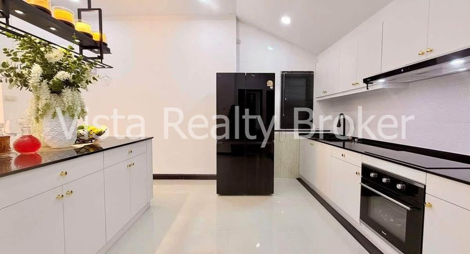 For sale 4 bedrooms house in Bang Lamung, Chonburi