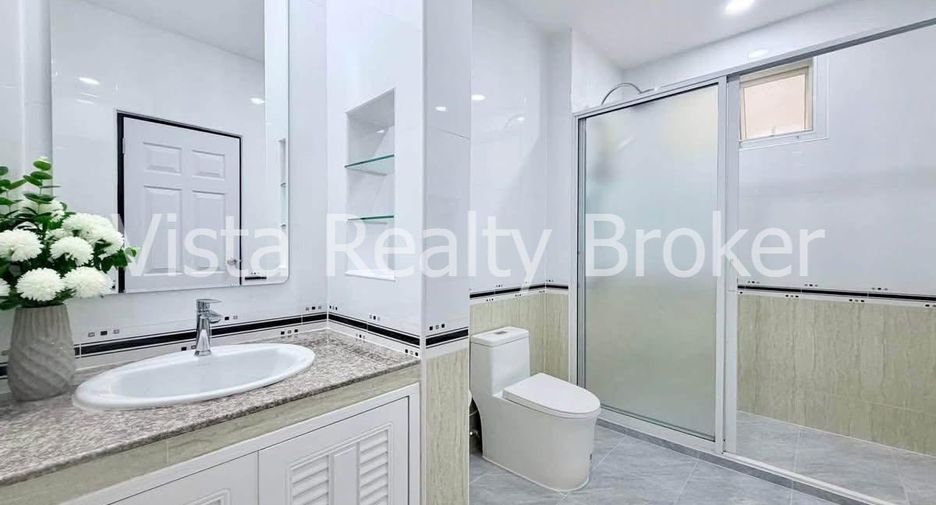 For sale 4 bedrooms house in Bang Lamung, Chonburi