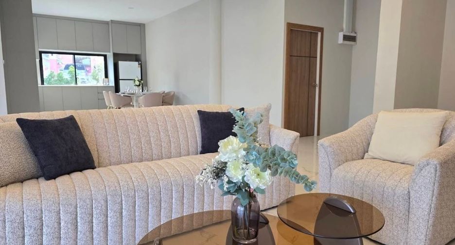 For sale 4 bedrooms villa in Bang Lamung, Chonburi