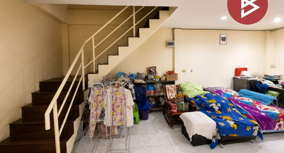 À vendre 3 chambres maison de ville à Lat Krabang, Bangkok