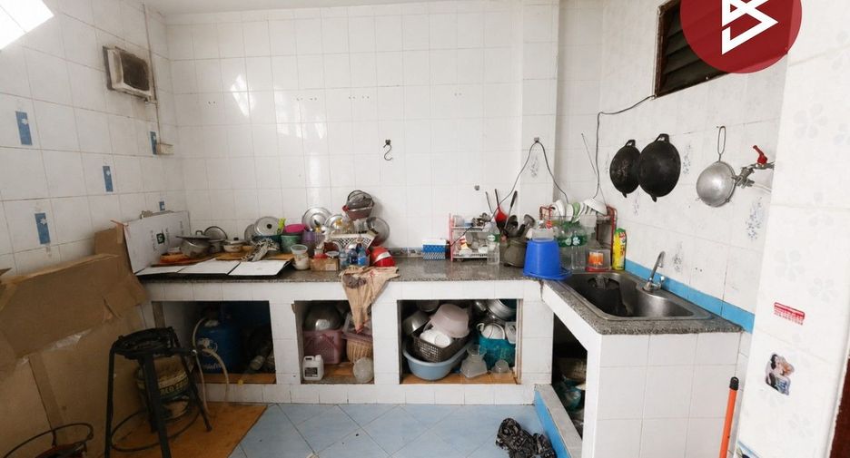 À vendre 3 chambres maison de ville à Lat Krabang, Bangkok