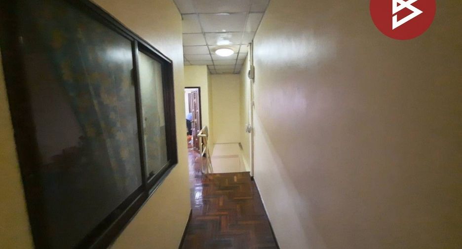 À vendre 3 chambres maison de ville à Lat Krabang, Bangkok