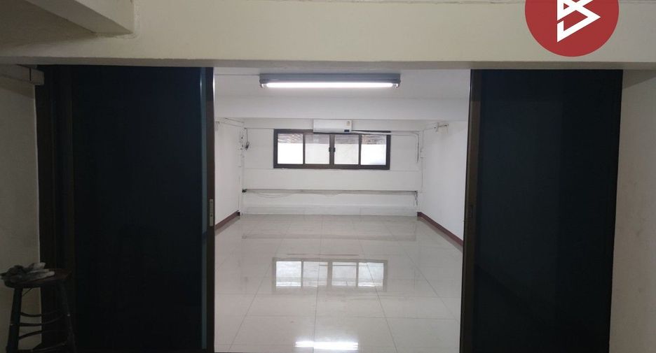 ขาย 3 ห้องนอน พื้นที่ค้าปลีก ใน วังทองหลาง, กรุงเทพฯ