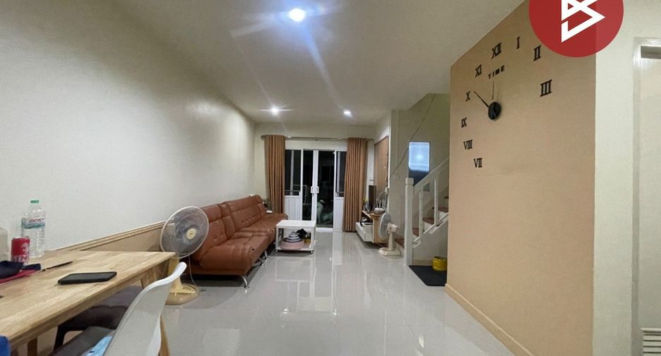 À vendre 3 chambres maison de ville à Lat Krabang, Bangkok