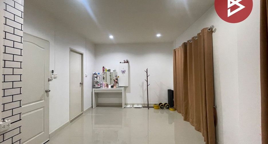 À vendre 3 chambres maison de ville à Lat Krabang, Bangkok