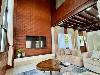 For rent 5 ベッドルーム villa in Saraphi, Chiang Mai
