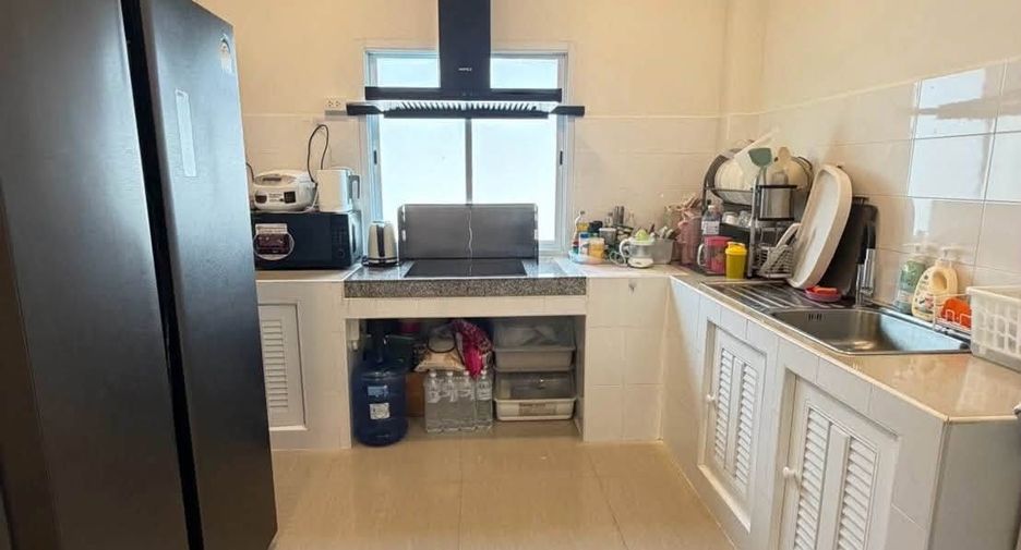 Casa en alquiler y en venta de 4 habitaciones en San Kamphaeng, Chiang Mai