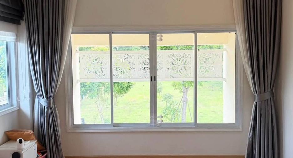 Casa en alquiler y en venta de 4 habitaciones en San Kamphaeng, Chiang Mai