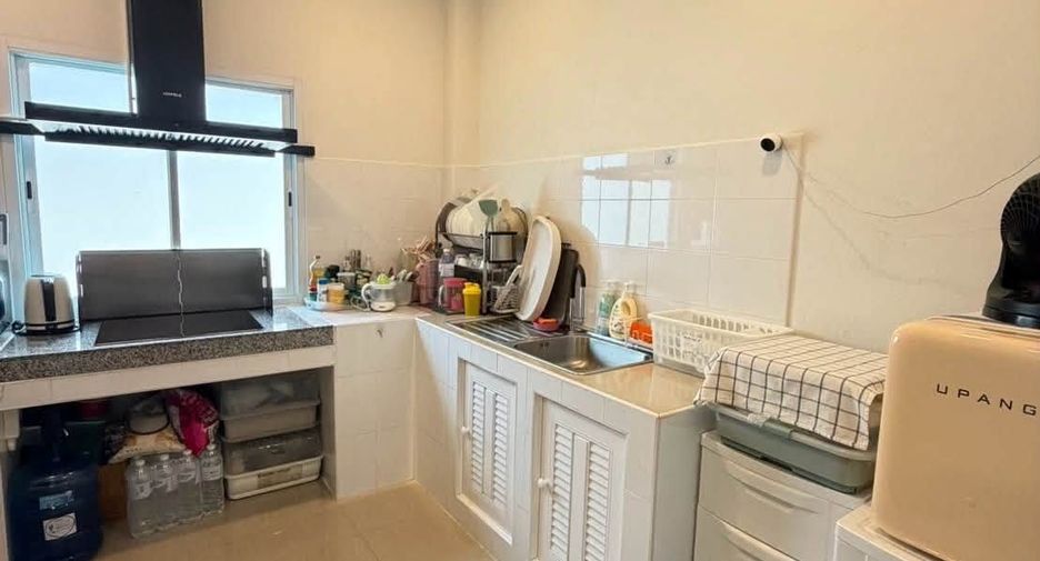 Casa en alquiler y en venta de 4 habitaciones en San Kamphaeng, Chiang Mai