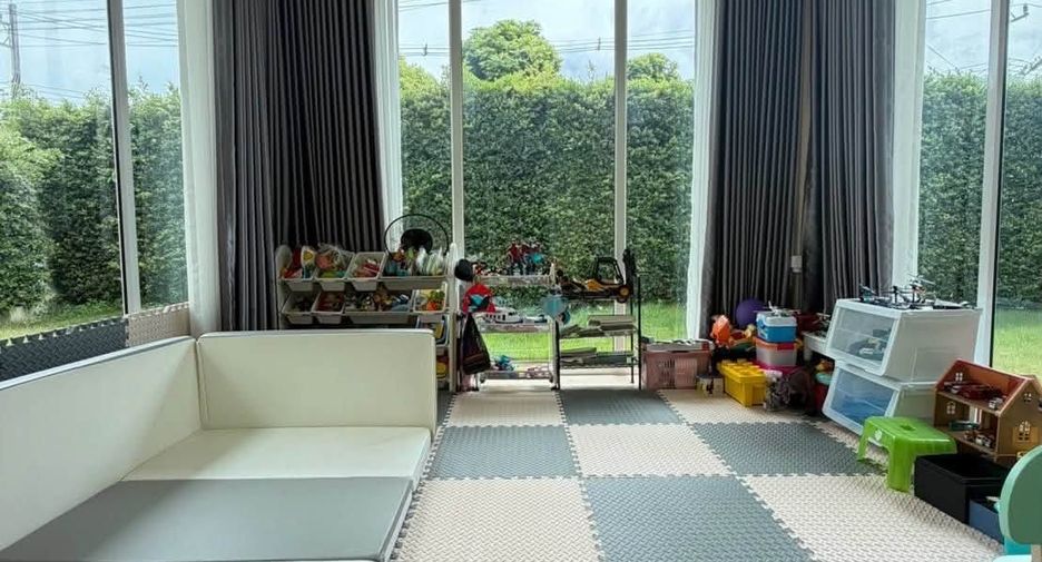 Casa en alquiler y en venta de 4 habitaciones en San Kamphaeng, Chiang Mai