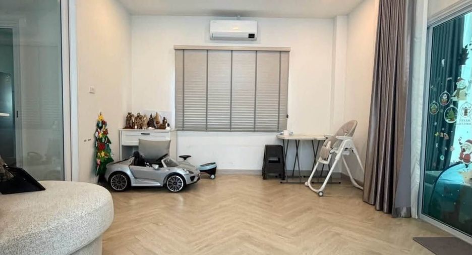 Casa en alquiler y en venta de 4 habitaciones en San Kamphaeng, Chiang Mai