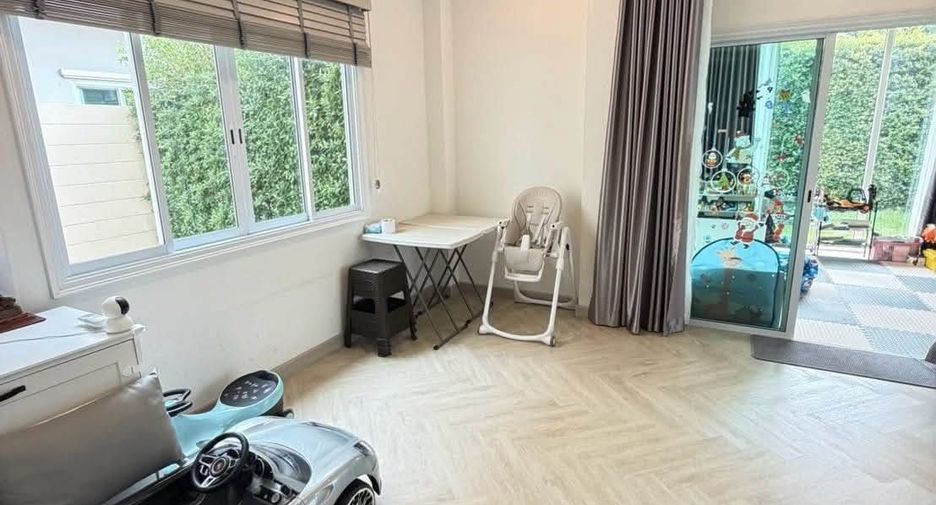 Casa en alquiler y en venta de 4 habitaciones en San Kamphaeng, Chiang Mai