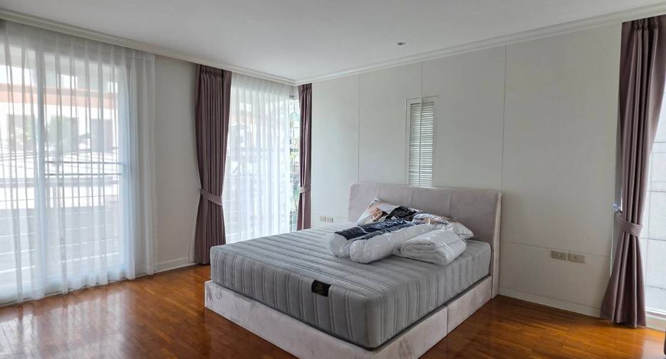 For rent 2 bedrooms condo in Pathum Wan, Bangkok