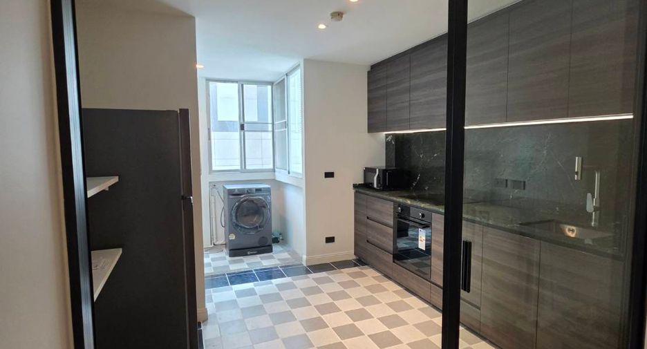 For rent 2 bedrooms condo in Pathum Wan, Bangkok