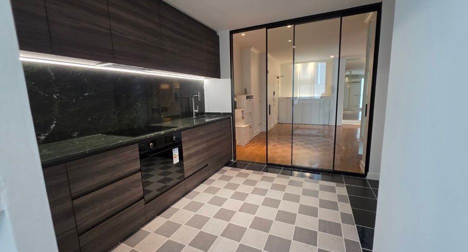 For rent 2 bedrooms condo in Pathum Wan, Bangkok