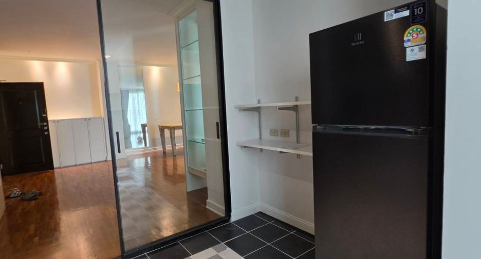 For rent 2 bedrooms condo in Pathum Wan, Bangkok