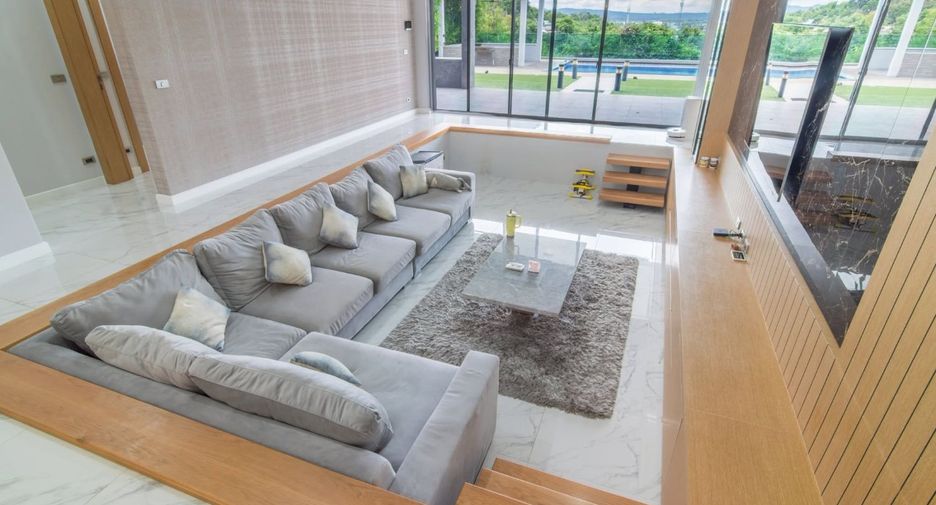 For sale 4 bedrooms villa in Bang Lamung, Chonburi
