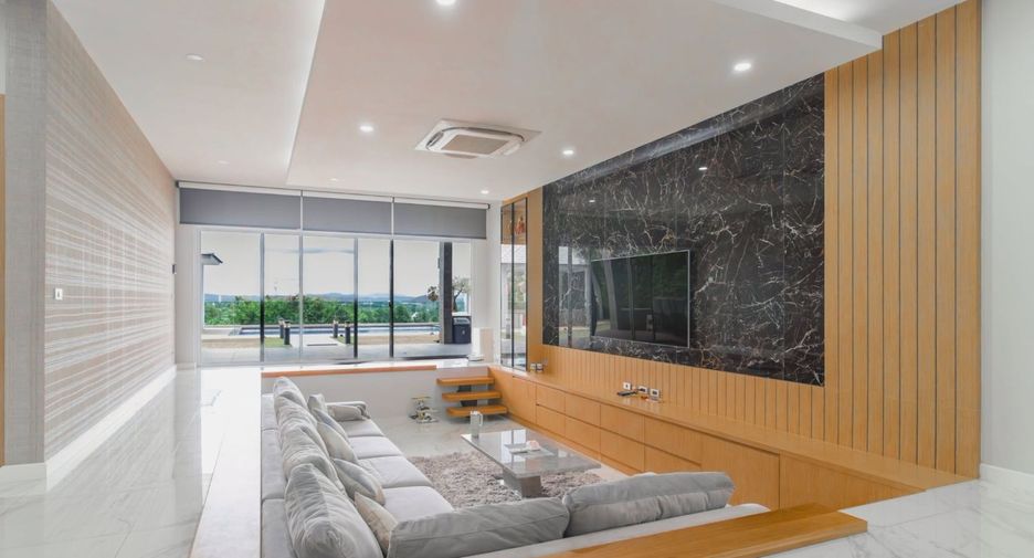 For sale 4 bedrooms villa in Bang Lamung, Chonburi
