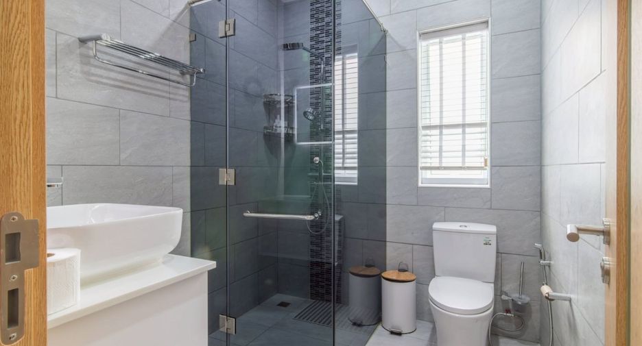 For sale 4 bedrooms villa in Bang Lamung, Chonburi