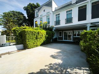 For rent 3 bedrooms townhouse in Prawet, Bangkok