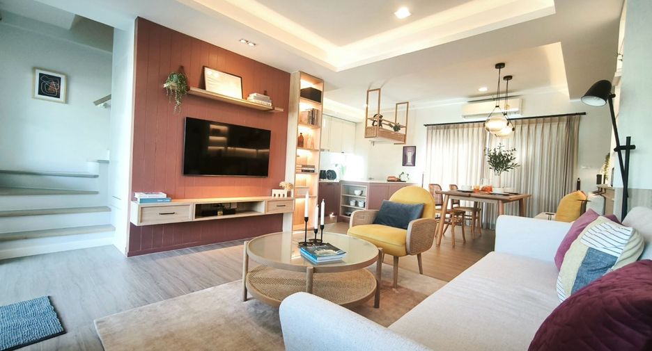 For rent 3 bedrooms townhouse in Prawet, Bangkok
