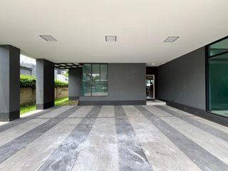 For rent and for sale 5 bedrooms house in Bang Kapi, Bangkok