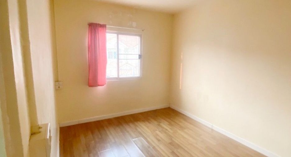 Casa adosada en venta de 3 habitaciones en Mueang Samut Sakhon, Samut Sakhon