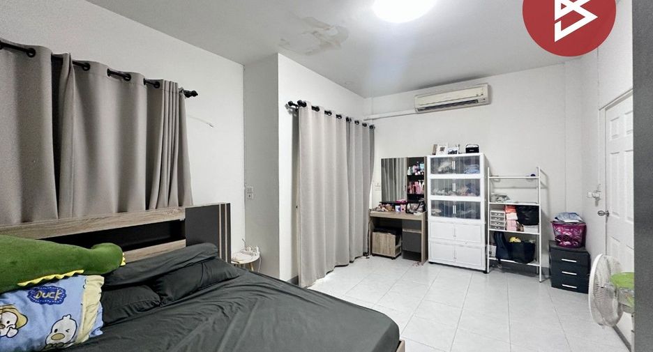 À vendre 2 chambres maison de ville à Mueang Chon Buri, Chonburi