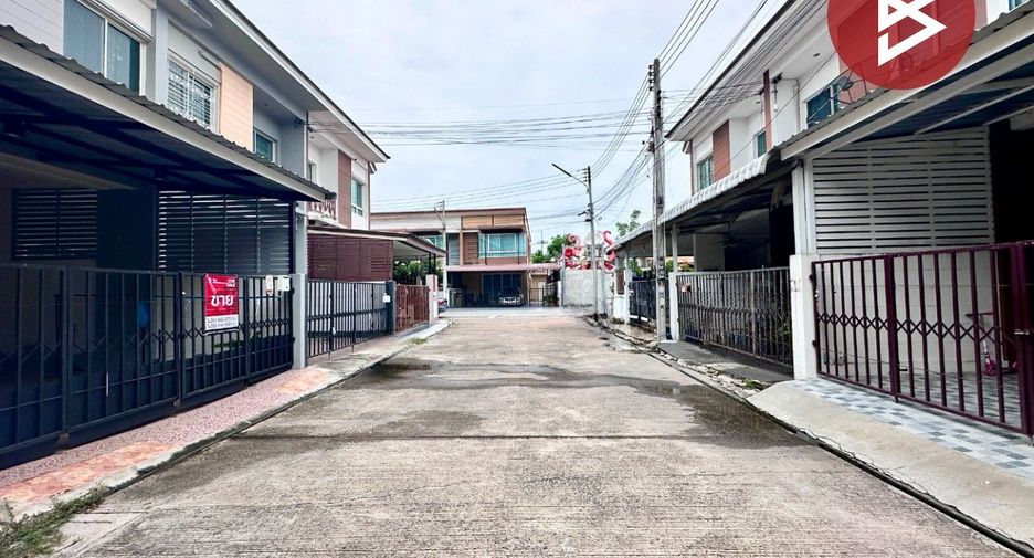 À vendre 2 chambres maison de ville à Mueang Chon Buri, Chonburi