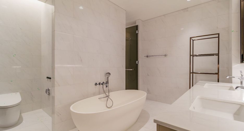 Condo en alquiler de 2 habitaciones en Pathum Wan, Bangkok