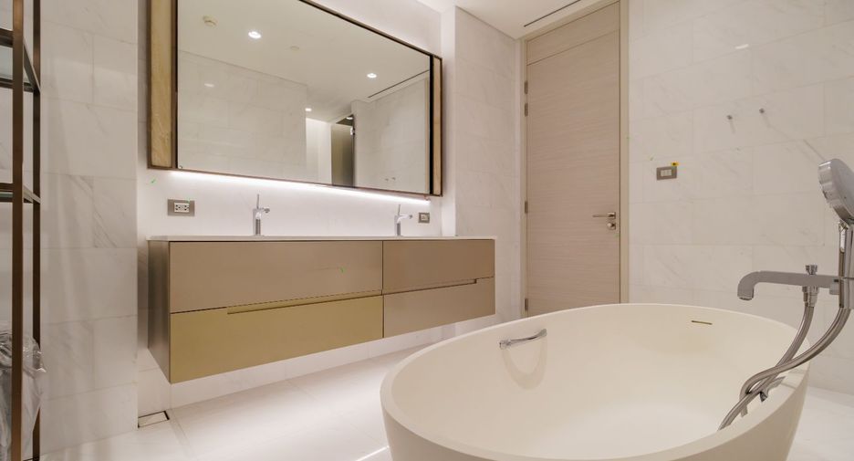Condo en alquiler de 2 habitaciones en Pathum Wan, Bangkok