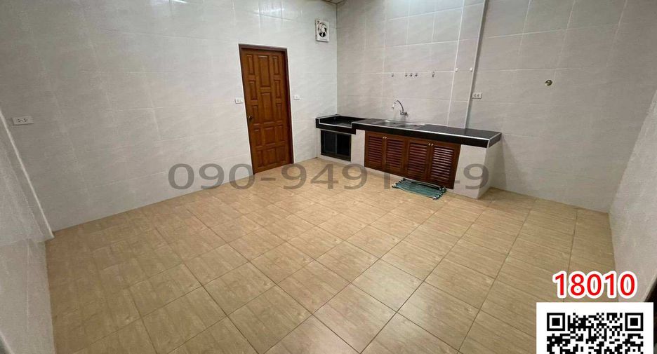 For rent 2 bedrooms townhouse in Phra Khanong, Bangkok