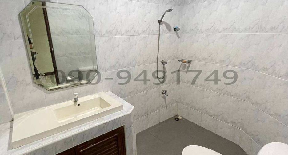For rent 2 bedrooms townhouse in Phra Khanong, Bangkok
