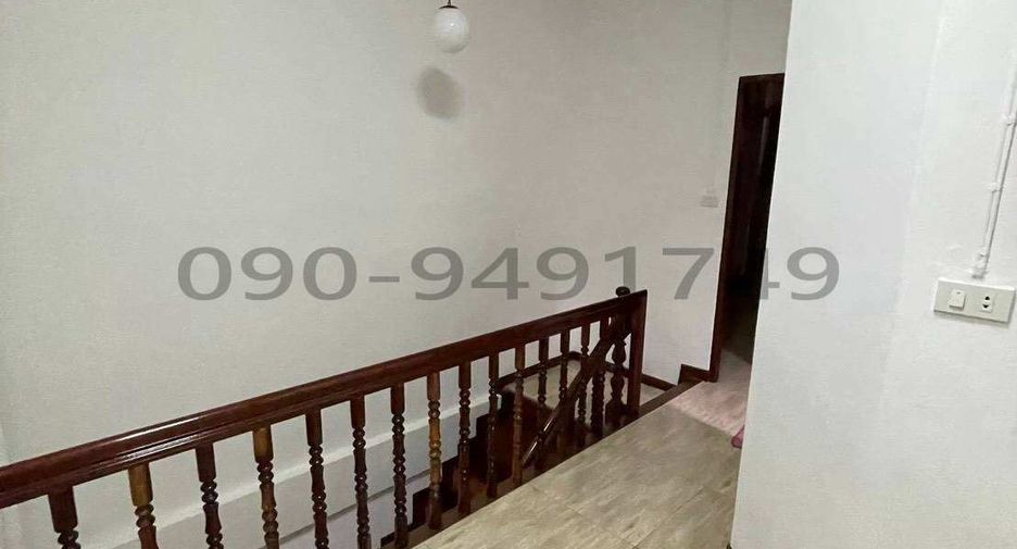 For rent 2 bedrooms townhouse in Phra Khanong, Bangkok