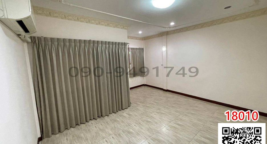 For rent 2 bedrooms townhouse in Phra Khanong, Bangkok