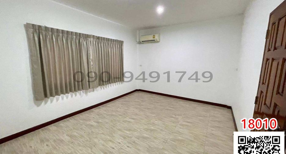 For rent 2 bedrooms townhouse in Phra Khanong, Bangkok