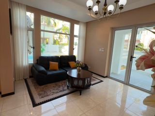 Villa zur Miete und zum Kauf mit 4 Zimmer in Bang Lamung, Chonburi