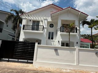Villa zur Miete und zum Kauf mit 4 Zimmer in Bang Lamung, Chonburi
