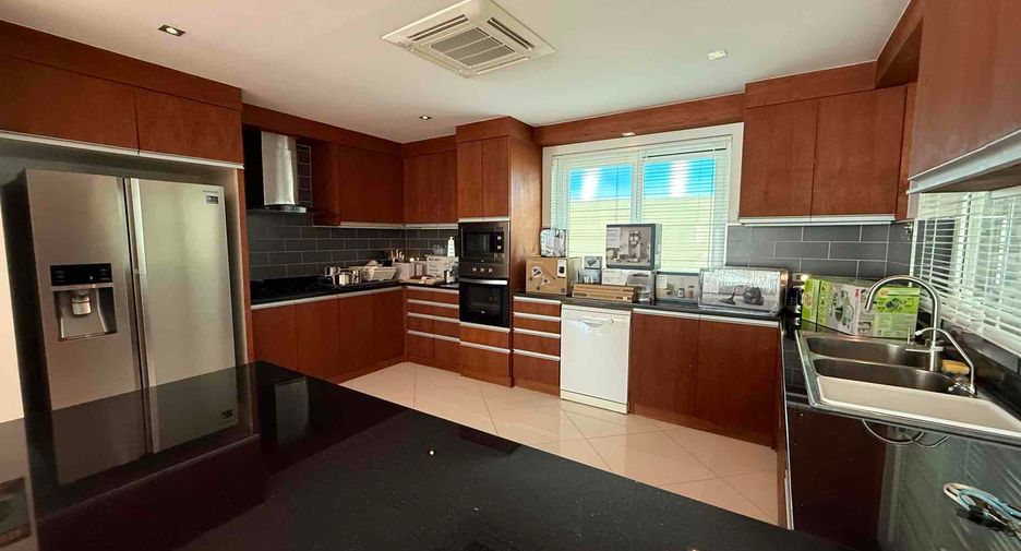 Villa en alquiler de 4 habitaciones en Bang Lamung, Chonburi
