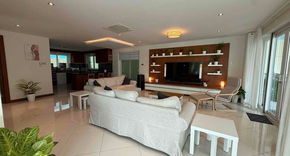 Villa en alquiler de 4 habitaciones en Bang Lamung, Chonburi