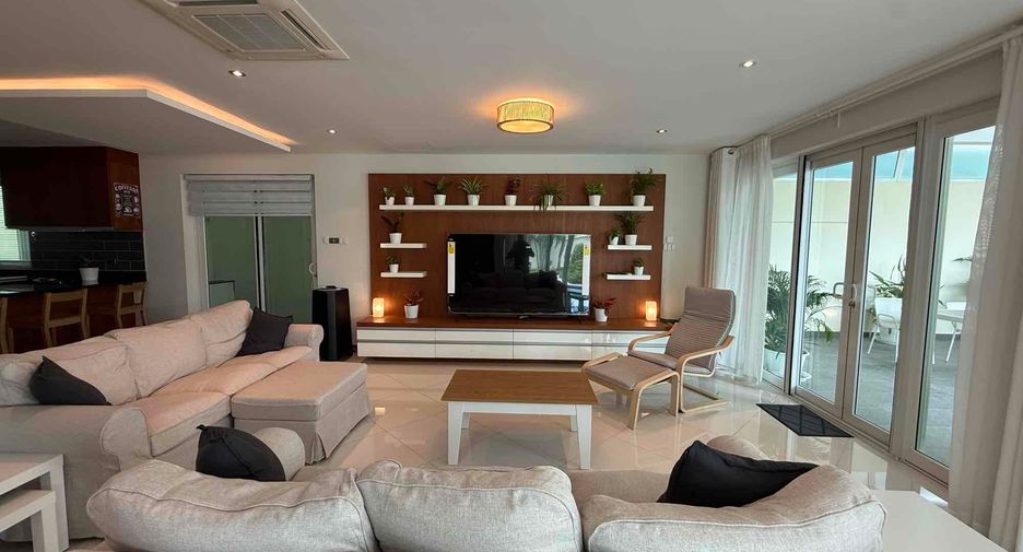 Villa en alquiler de 4 habitaciones en Bang Lamung, Chonburi