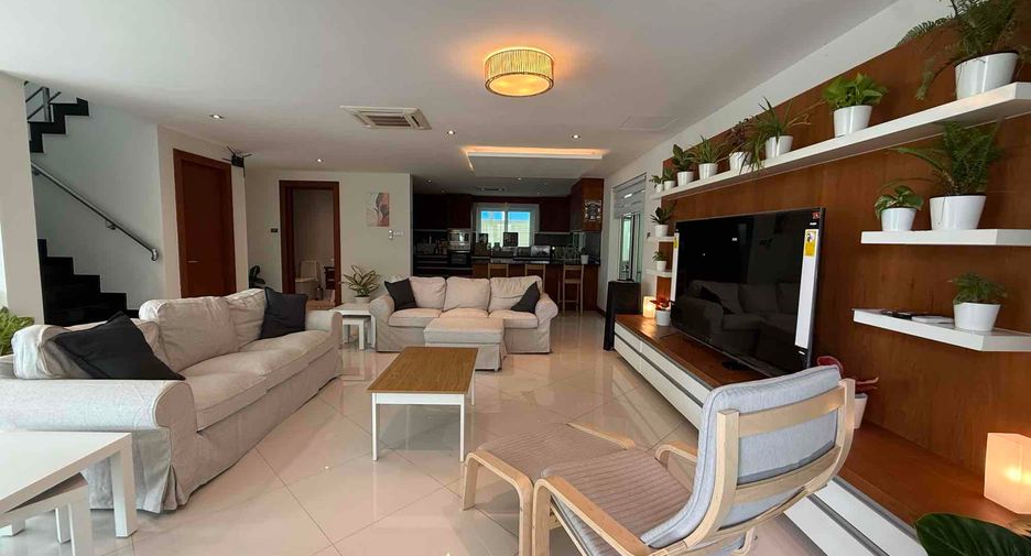 Villa en alquiler de 4 habitaciones en Bang Lamung, Chonburi