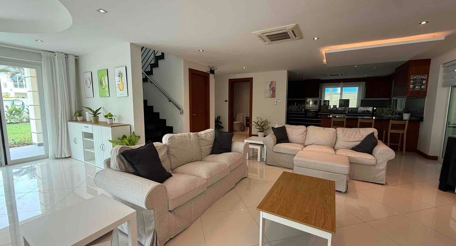 Villa en alquiler de 4 habitaciones en Bang Lamung, Chonburi